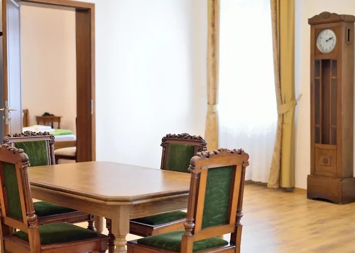 Wenderedu Business Center Panzió 3*