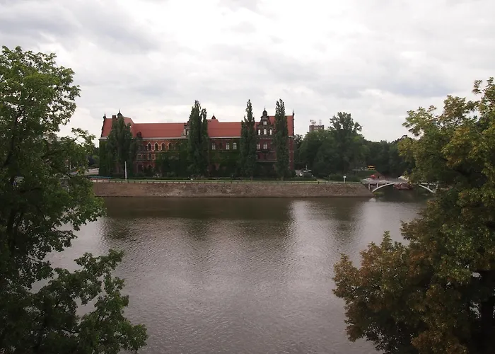 Wenderedu Business Center Panzió 3*