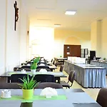 فندق مبيت وإفطار Wenderedu Business Center فروتسواف