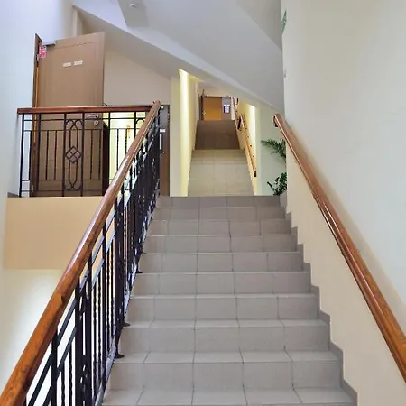 לינה וארוחת בוקר Wenderedu Business Center 3*