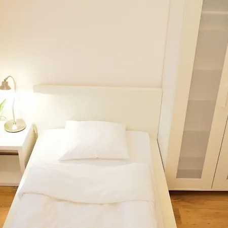 לינה וארוחת בוקר Wenderedu Business Center 3*