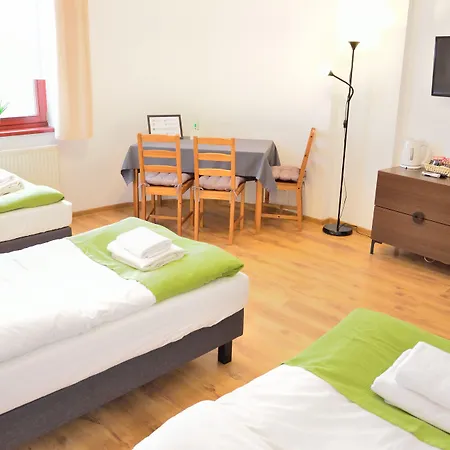 לינה וארוחת בוקר Wenderedu Business Center 3*