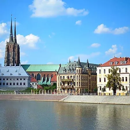 Wenderedu Business Center Nocleg ze śniadaniem 3*