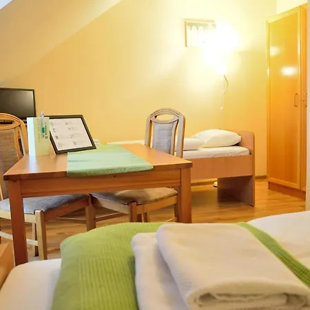Wenderedu Business Center Panzió 3*